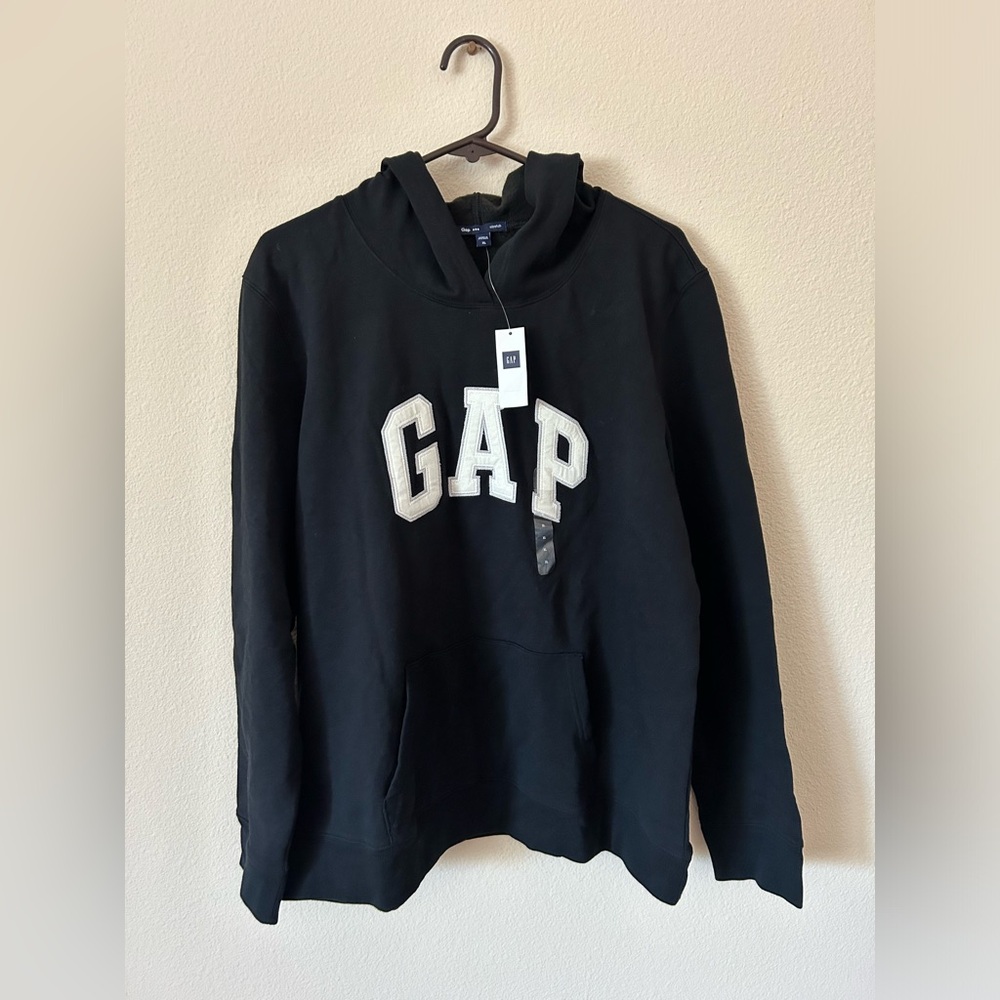 New Gap Logo Sweatshirt Black with White Logo in front - Picture 1 of 6